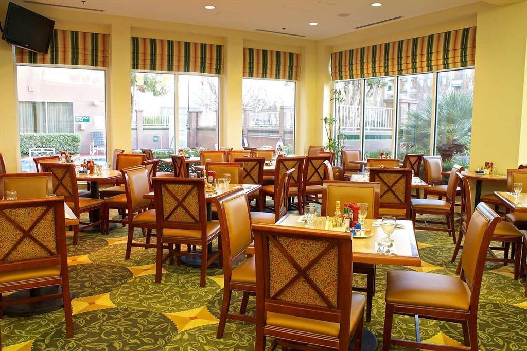 Hilton Garden Inn San Mateo Restoran fotoğraf